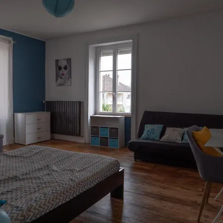 فيلة Chez L'emeu Line *